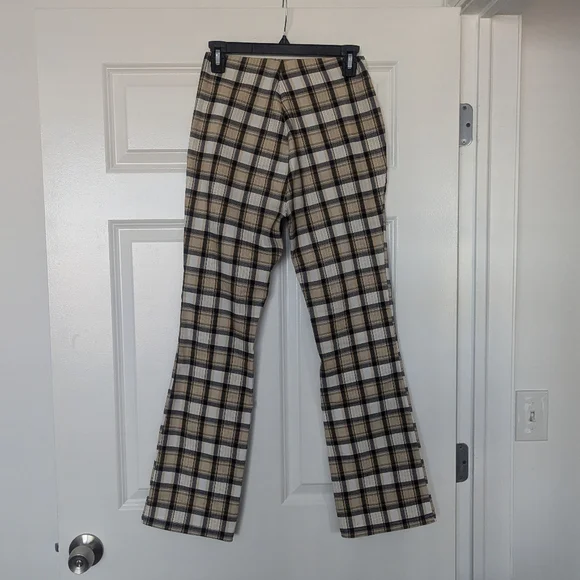 Plaid Women's Cropped Flare Pants! - Picture 12 of 14